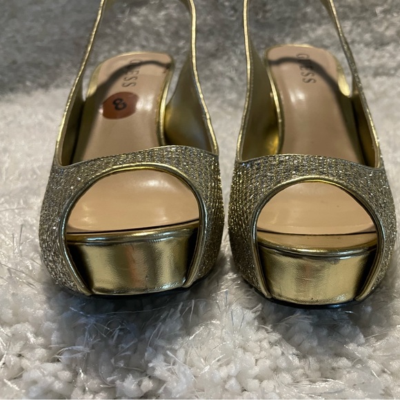 Beautiful Gold Heels - Picture 4 of 6